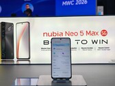 Con una diagonale di 7,5 pollici, il Nubia Neo 5 Max è indubbiamente una maniglia.