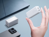 Il caricatore ASUS 65W USB-C GaN ha un fattore di forma compatto, con dimensioni di 32 x 64,1 x 30 mm. (Fonte: ASUS)