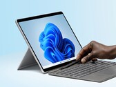 Sembra che un vero Surface Pro X di prossima generazione potrebbe essere in sviluppo, Surface Pro 8 nella foto. (Fonte immagine: Microsoft)