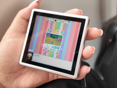 RG Rotate è una console portatile retrò particolarmente piccola.