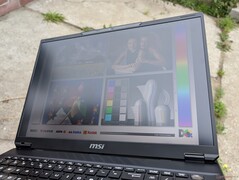 All'aperto, con un cielo molto nuvoloso