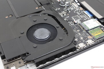 La soluzione di raffreddamento consiste in due ventole da 60 mm e in un raffreddatore a camera di vapore