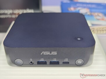 Porte frontali di Asus ExpertCenter PN54 (fonte: Notebookcheck)
