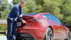 La nuova Model 3 Performance si qualifica per il credito d&#039;imposta (immagine: Top Gear/YT)