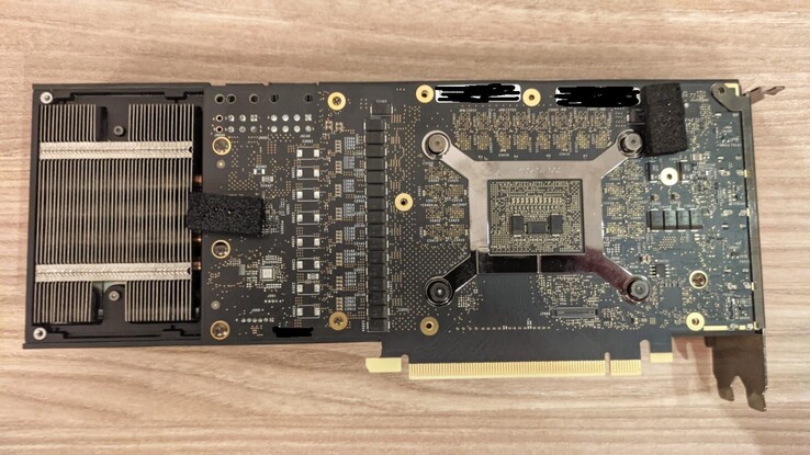 PCB di una GPU Intel Arc. (Fonte: Bionic Squash su Twitter)