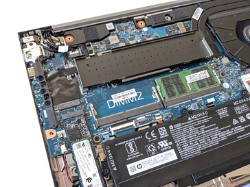 HP ZBook Firefly 15 G8 - SSD, WWAN integrato (in alto a sinistra), slot RAM (uno libero)