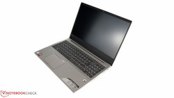 Recensione del Lenovo IdeaPad 720-15IKB. Modello di test offerto da notebooksbilliger.de.