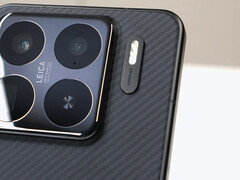 Sembra che lo Xring O1 dello Xiaomi 15S Pro sia alla pari con lo Snapdragon 8 Elite dello Xiaomi 15 Pro su AnTuTu. Nella foto: il nuovo telefono. (Fonte immagine: Lu Weibing)