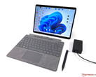 Il Surface Pro 9 5G potrebbe essere caratterizzato da uno chassis ridisegnato rispetto al Surface Pro 8 dello scorso anno (fonte: NotebookCheck)