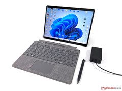 Il Surface Pro 9 5G potrebbe essere caratterizzato da uno chassis ridisegnato rispetto al Surface Pro 8 dello scorso anno (fonte: NotebookCheck)