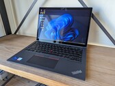 Recensione del convertibile Intel Lenovo ThinkPad L13 Yoga G4: Durata della batteria inferiore a quella della versione AMD