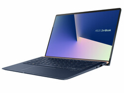 Recensione del computer portatile ASUS ZenBook 14 UX433FN-A6023T. Dispositivo di test gentilmente fornito da Cyberport.