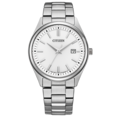 Orologio da cerimonia Citizen BM1350-54A Eco-Drive con quadrante bianco-argento, indici a bastone applicati, lancette Dauphine, datario a ore 3 e bracciale integrato in acciaio inossidabile.