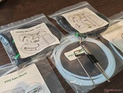 I cavi e i tubi flessibili sono contrassegnati e sono incluse istruzioni stampate