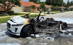 La Jaguar I-Pace, originariamente bianca, era a malapena riconoscibile dopo l&#039;incendio (Foto: Gonzalo Salazar)