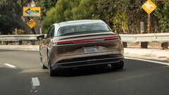 Lucid Air ha vinto i premi MotorTrend e Cars EV of 2022 (immagine: Cars.com)