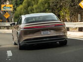 Lucid Air batte Tesla per un altro prestigioso premio 2022 auto elettrica dell'anno su gamma record e interni di design