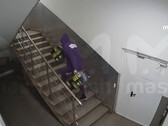 Le telecamere di sorveglianza hanno ripreso i dipendenti del magazzino mentre rubavano un mucchio di costose GPU Nvidia RTX 3070 Ti (Immagine: Mash)
