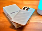 Il Motorola Edge 70 Plus offre un'ottima autonomia, ma in altri ambiti sembra un po' ridotto all'osso.