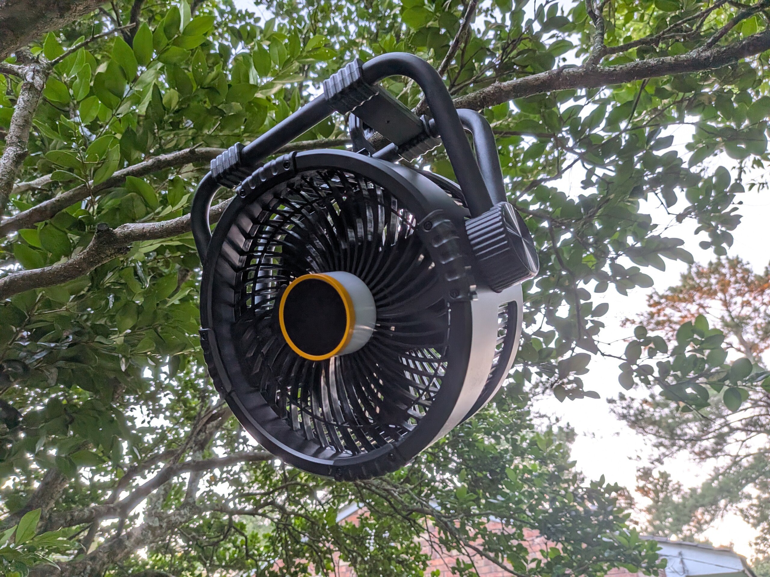 Adatto all’installazione su alberi