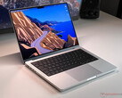 Applesi dice che l'attuale generazione di MacBook Pro duri qualche mese in più rispetto a quanto previsto in precedenza, immagine del MacBook Pro 14 M4. (Fonte: Notebookcheck)