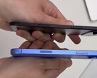 Il "17 Air" (in alto) accanto ad un altro iPhone. (Fonte immagine: Majin Bu via X)