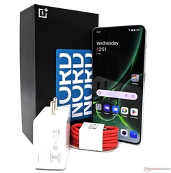 Il OnePlus Nord 3 5G viene fornito con un caricabatterie SuperVOOC da 80 W nella confezione