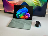 Lo Snapdragon X2 Plus è molto più veloce - Recensione del Microsoft Surface Laptop 13,8 2026