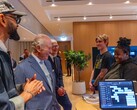 Tim Cook con re Carlo III presso la sede di Apple nella Battersea Power Station