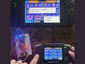 Un microcontrollore che collega un GBA a una Nintendo Switch 2, consentendo il trasferimento dei Pokémon tra le due console