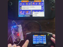 Un microcontrollore che collega un GBA a una Nintendo Switch 2, consentendo il trasferimento dei Pokémon tra le due console