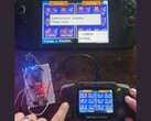 Un microcontrollore che collega un GBA a una Nintendo Switch 2, consentendo il trasferimento dei Pokémon tra le due console