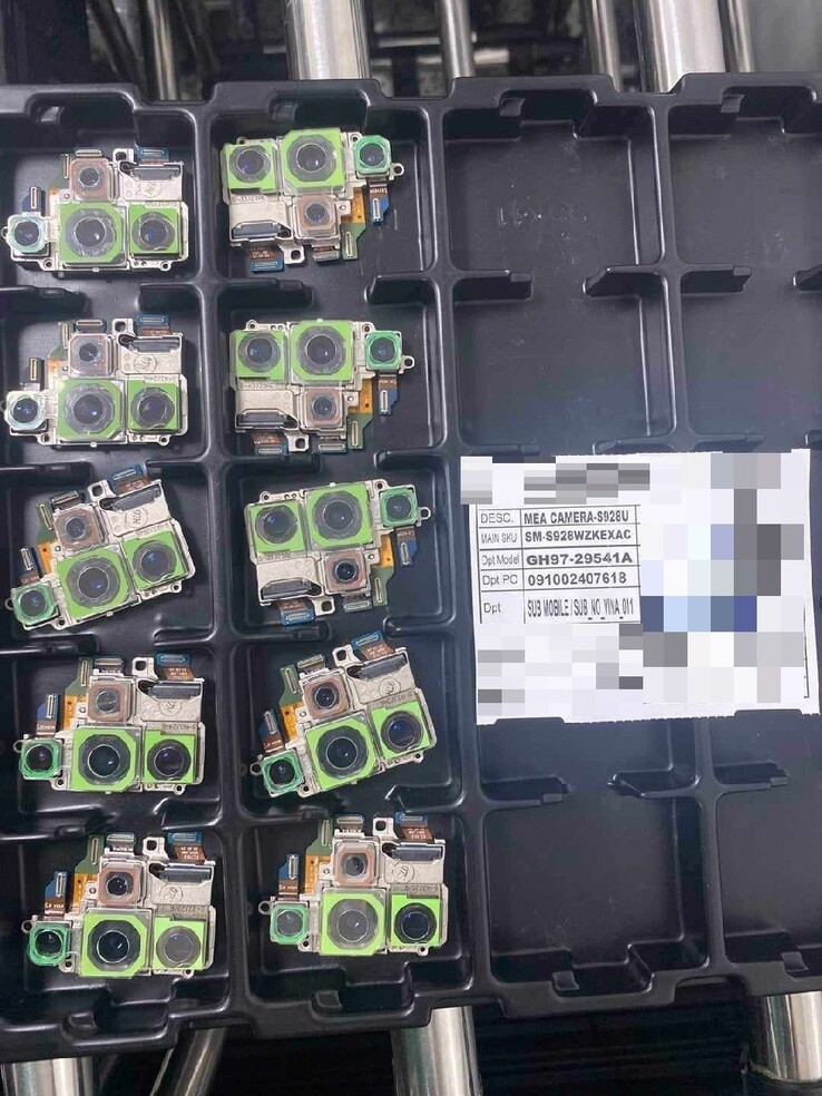 I moduli della fotocamera che saranno presenti nella versione finale di Samsung Galaxy S24 Ultra. (Immagine: @chunvn8888)