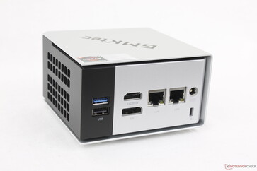 Posteriore: USB-A 3.2 (10 Gbps), USB 2.0, HDMI 2.0, DisplayPort 1.4, 2x RJ-45 (2,5 Gbps), adattatore AC, slot per blocco di sicurezza