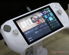 Zotac ha mostrato ancora una volta il suo portatile da gioco Zone di seconda generazione in una finitura bianca e oro. (Fonte: Notebookcheck)
