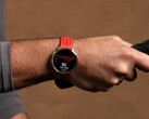 Gli smartwatch Active 2 di Amazfit (nella foto rotonda) ricevono l'aggiornamento 6.7.0.1. (Fonte: Amazfit)