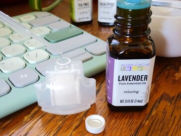 Aggiunga meno gocce di oli aromatici per ridurre l'intensità del profumo. (Fonte: Notebookcheck)