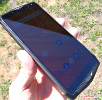 Utilizzo dell'UleFone Power 5 sotto il sole