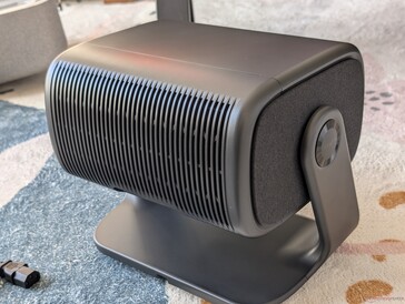 La ventilazione avviene attraverso la parte posteriore, mentre i lati sono rivestiti di feltro