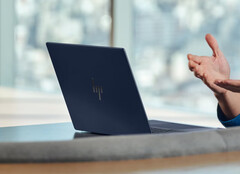 HP fa pagare 1.699,99 dollari per l'EliteBook Ultra G1q, nonostante le somiglianze schiaccianti che esistono con il molto più economico OmniBook X. (Fonte: HP)