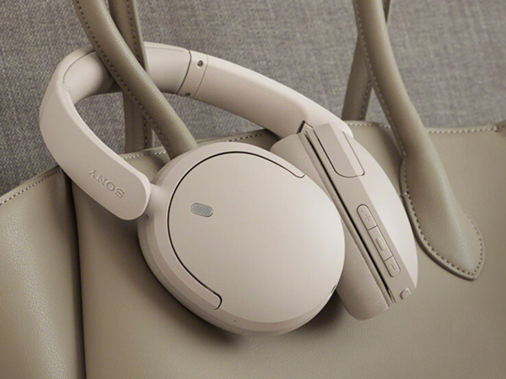 Le Sony WH-CH730N nella colorazione Oat.