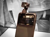 Il telefono robotico Honor colloca la sua fotocamera principale su un braccio robotico con gimbal (Fonte immagine: 新浪新知, Honor)