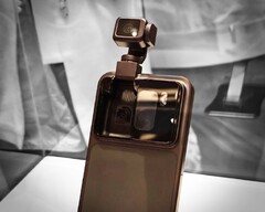 Il telefono robotico Honor colloca la sua fotocamera principale su un braccio robotico con gimbal (Fonte immagine: 新浪新知, Honor)