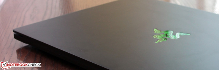 Razer Blade 15: la versione GTX 1070 (Max-Q) è sottile 17,3 mm e la variante GTX 1060 (Max-Q) è sottile 16,8 mm. Razer Blade 15: la versione GTX 1070 (Max-Q) è sottile 17,3 mm e la variante GTX 1060 (Max-Q) è sottile 16,8 mm.