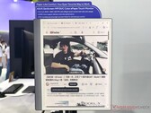 Asus ha esposto il display e-paper MP13UC e lo stand ATS01D al Computex 2026.