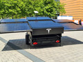 Il rimorchio a pannelli solari di Tesla con Starlink (immagine: Tesla Adri/Twitter)
