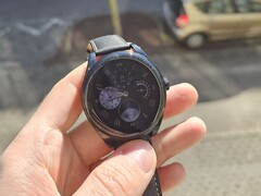 Huawei Watch gemme al sole
