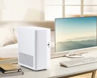 Il mini tower Asus V500 è disponibile nei colori bianco o nero con finiture in legno.