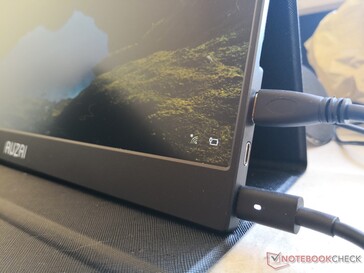 Il cavo da USB-C a USB-A incluso può essere utilizzato per l'alimentazione se si dispone di una porta USB-A