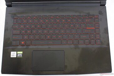 Tastiera e clickpad identici alle vecchie serie GF65 9SD e GF63. Nota i poggiapolsi accumulano le ditate